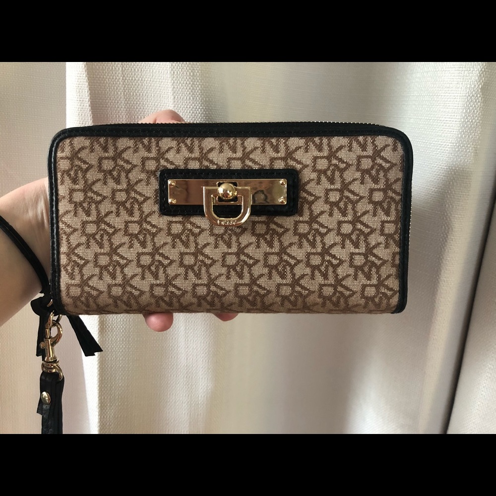 DKNY small wallet/wristlet